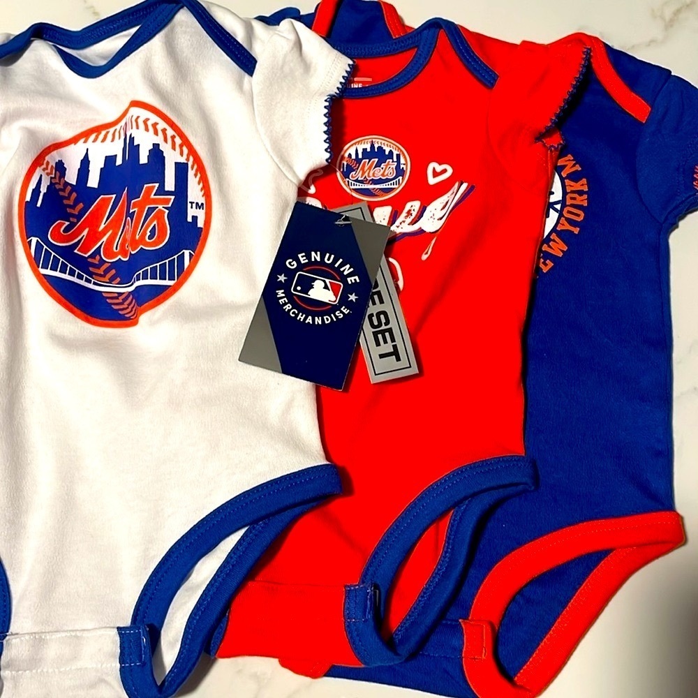 General Merchandise Mets bodysuit white orange blue logo top new size 0-3 months